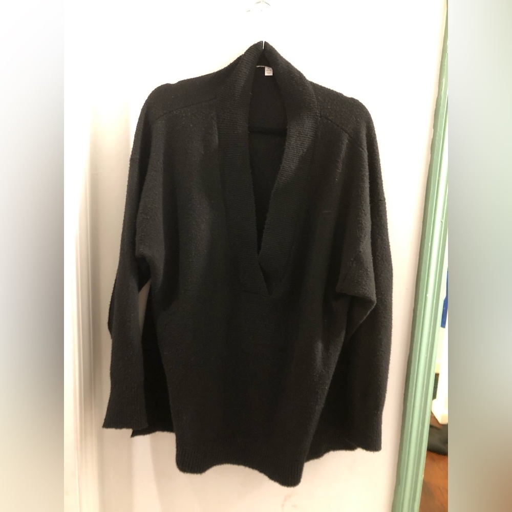 Wide V thick neck drop shoulder cozy long black sweater